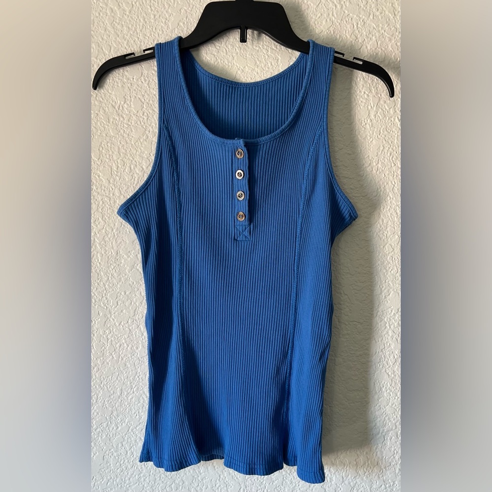 L, Blue ribbed tank top.